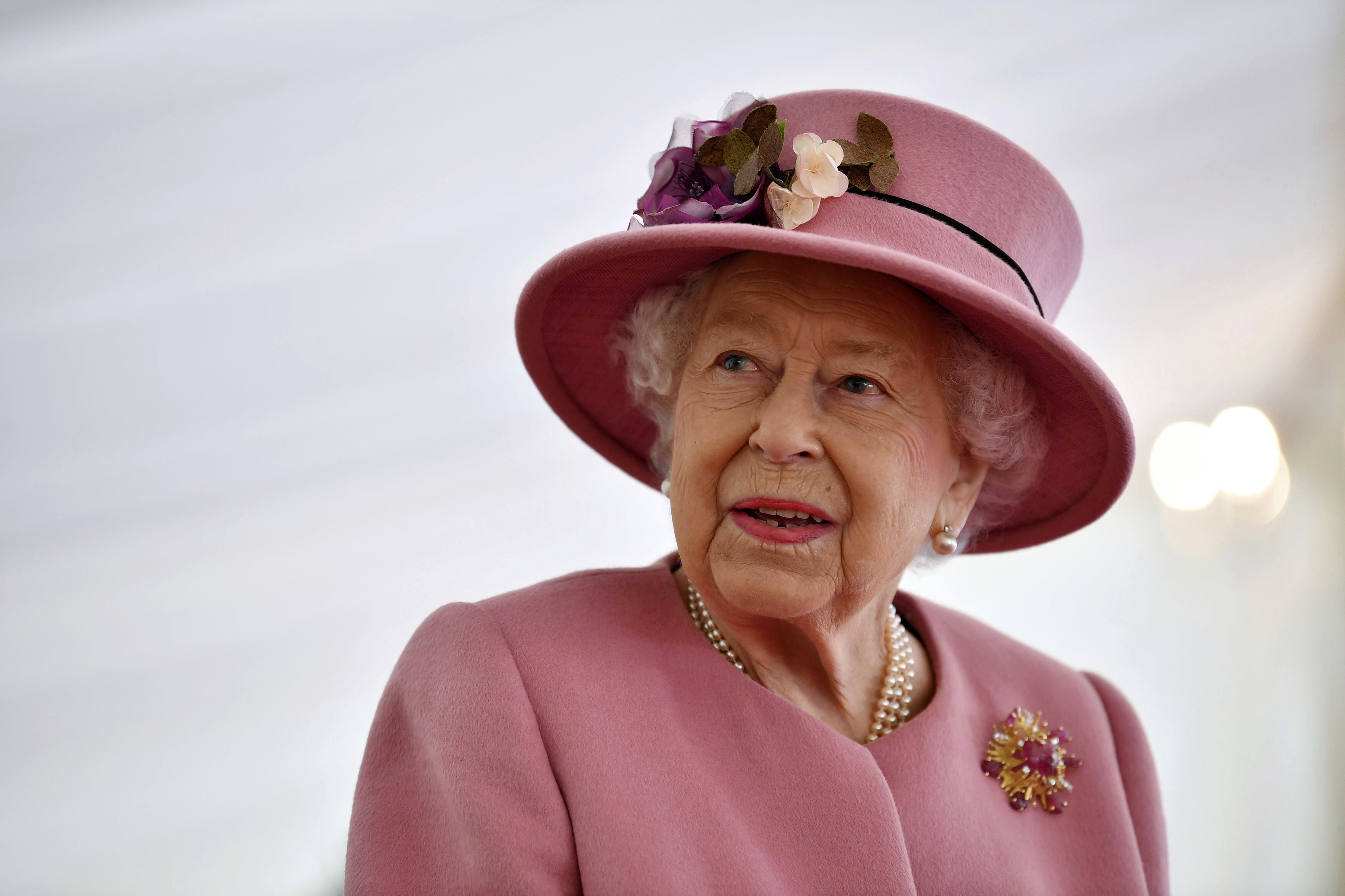 https://www.nepalminute.com/uploads/posts/queen elizabeth twitter royalfamilyITNP1662709062.jpg